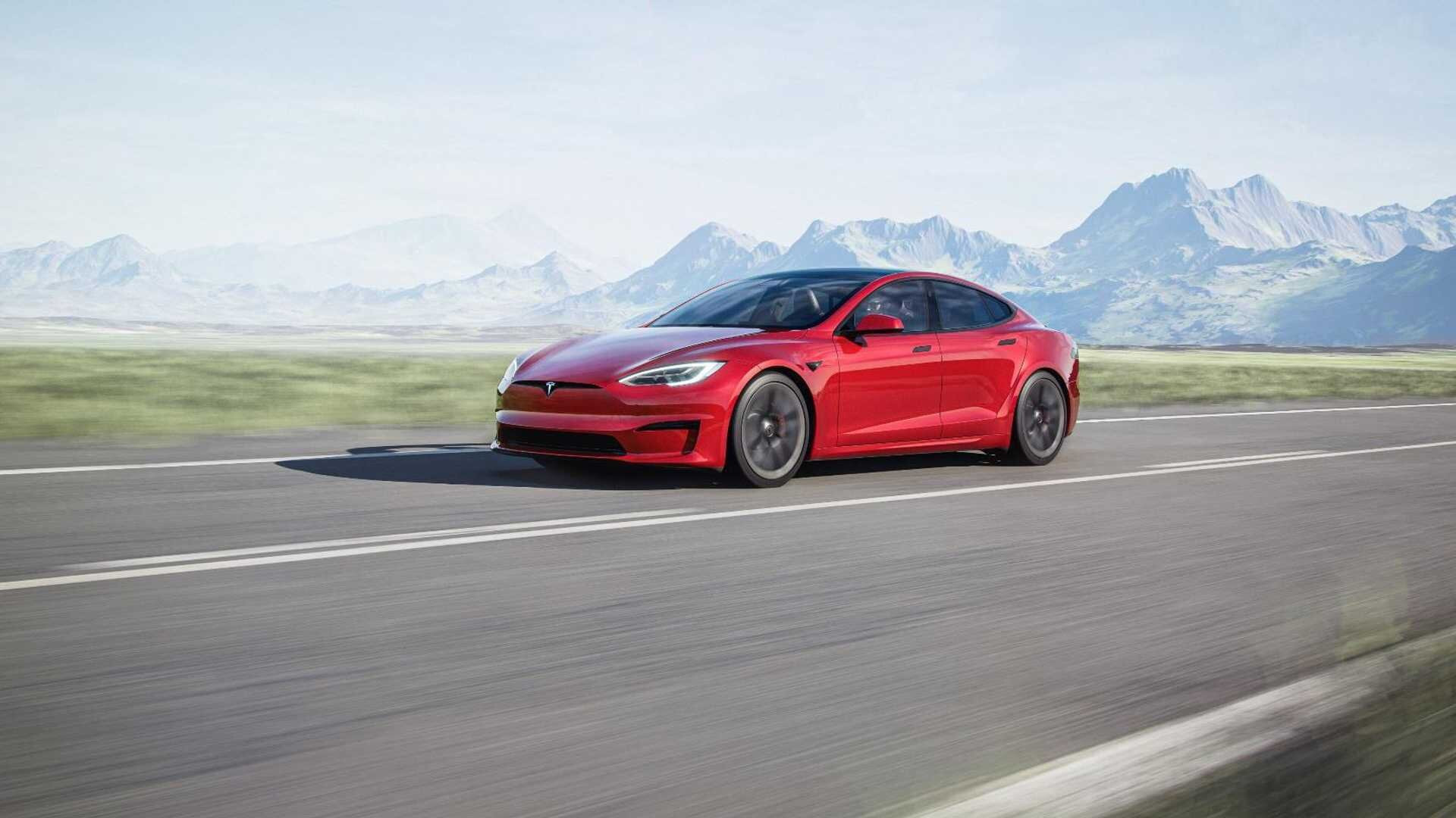 Оновлена Tesla Model S: штурвал замість керма та запас ходу 836 км